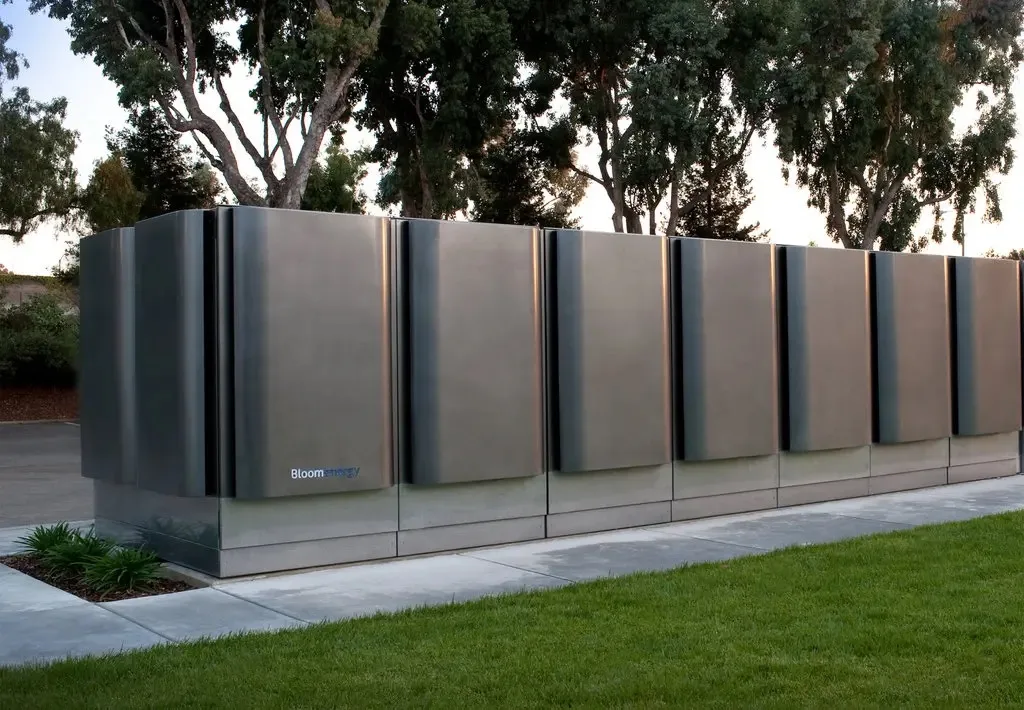 Fuel Cell Power Solutions for Data Centers and Critical Facilities: A Lower-Emission Option for Resilient Power